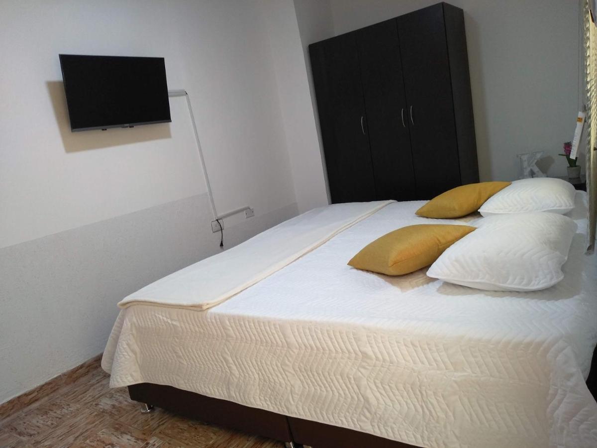 Komodo Alojamiento- Hostal Autoservicio - Ubicado Muy Cerca Al Centro Historico -Habitaciones Con Bano Privado, Wifi , Cama 2X2 Popayán Exterior foto