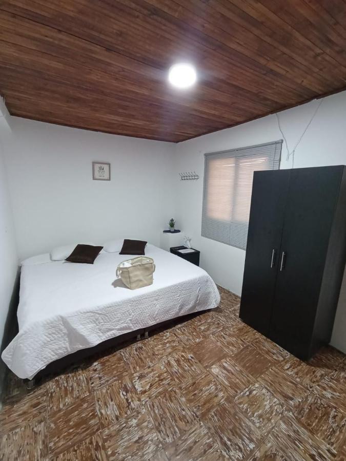 Komodo Alojamiento- Hostal Autoservicio - Ubicado Muy Cerca Al Centro Historico -Habitaciones Con Bano Privado, Wifi , Cama 2X2 Popayán Exterior foto